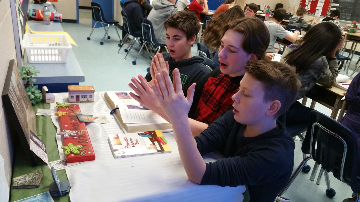 StDom122's tweet image. Gr. 8 students at prayer.  #pvncprays