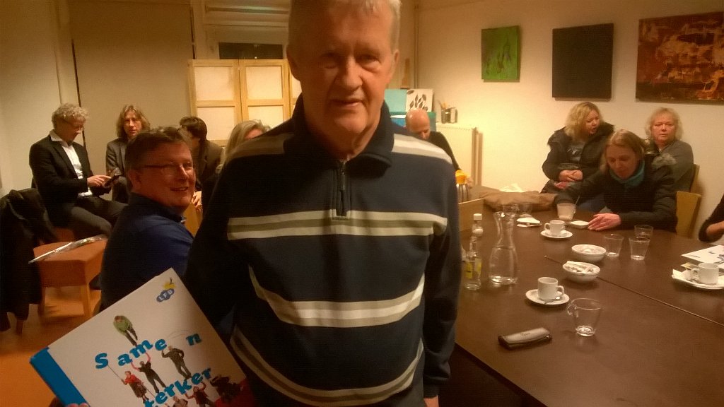 JGeerssen's tweet photo. Samen sterker in Houten dankzij succesvol doorlopen cursus van LFB. Gefeliciteerd 🎂 cliënten Reinaerde!! https://t.co/z9NeNCLCHM