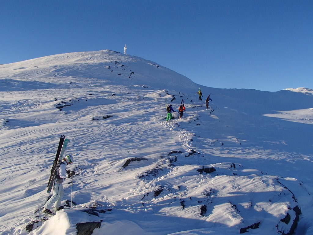 TimCPike's tweet photo. Pistes? Where we're going, we don't need pistes. @Hemsedal_ski https://t.co/ITGbD0aNpU