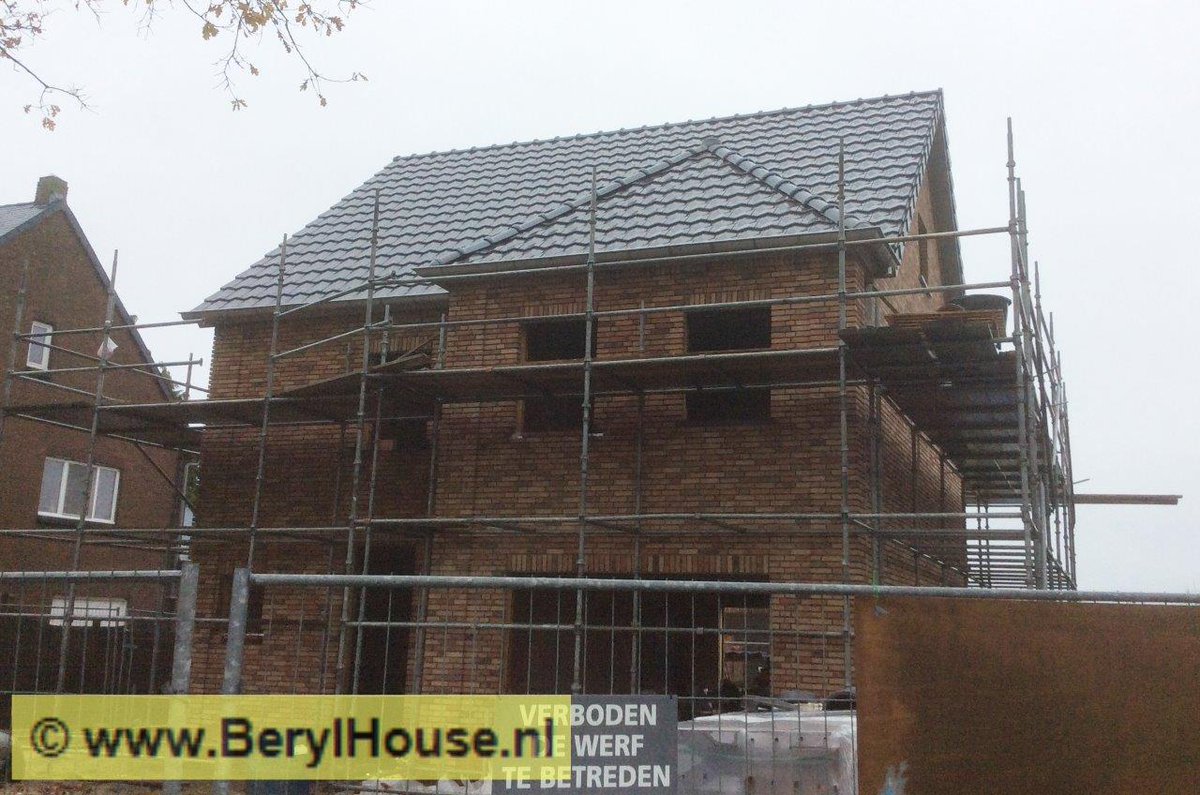 Mooie referentie met <a href="/NelissenBricks/">NelissenBricks</a> metselstenen en door <a href="/BerylhouseNL/">Beryl House</a> geleverde Diamant dakpannen met <a href="/PGSbv/">PGSbv</a>