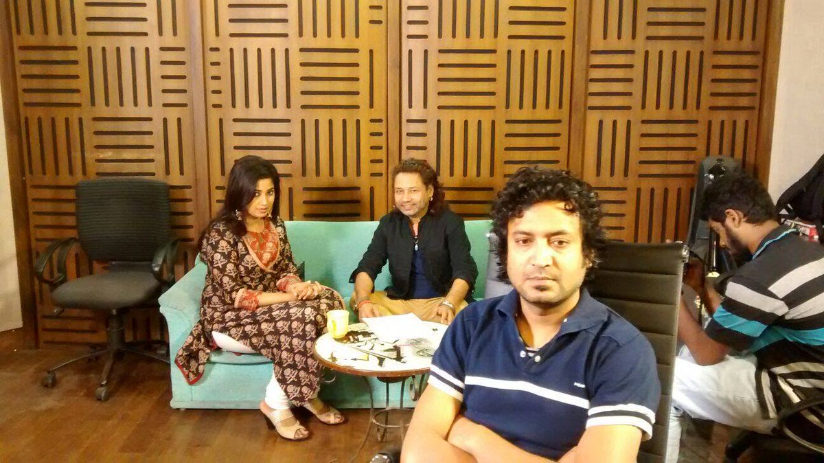 The_SGF's tweet photo. @shreyaghoshal at @Kailashkher's studio  "KEDARA ANTHEM" recording session.. https://t.co/qGTHgMUwPF