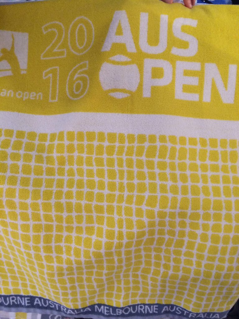 ClinicaTenis's tweet photo. Do you want the official towel (women) of the Australian Open? RT and follow us to participate! https://t.co/MejEvqD4jG