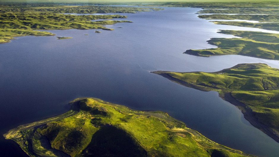 MatadorNetwork's tweet photo. Did you know that @SouthDakota has more miles of shoreline than Florida? #SouthDakota https://t.co/IzgMxrqHdC https://t.co/U3odHZnnbn