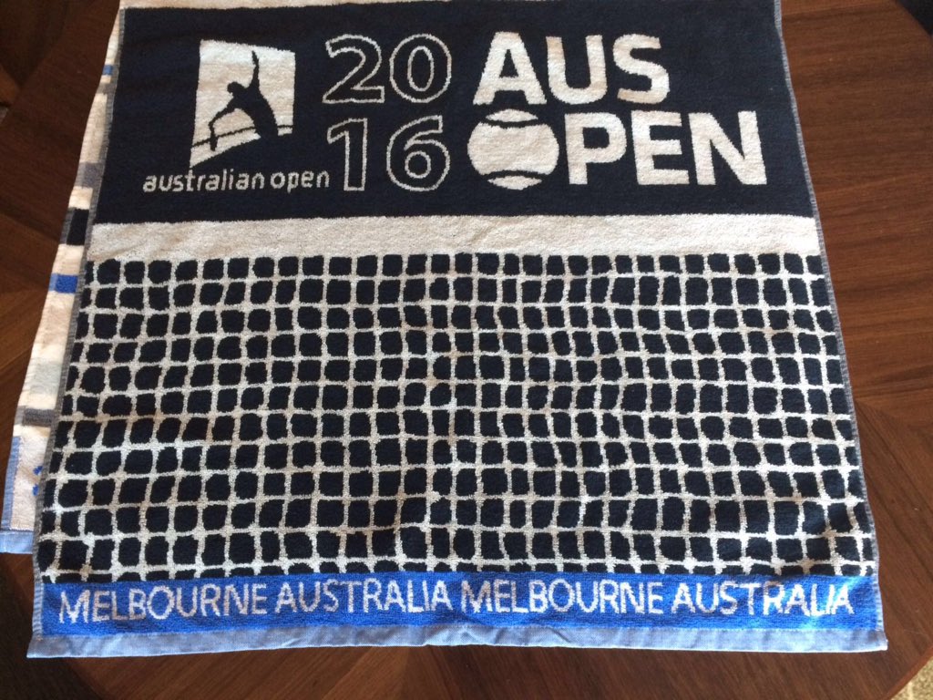 ClinicaTenis's tweet photo. Do you want the official towel (men) of the Australian Open? RT and follow us to participate! https://t.co/3xAo3OT8VS