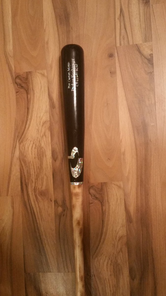 Chameleonbats's tweet photo. Having fun with this new decals.  #CHAMELEONLOOK #CBATS #PROWOOD #CUSTOMBATS https://t.co/OfvJXTUVk4