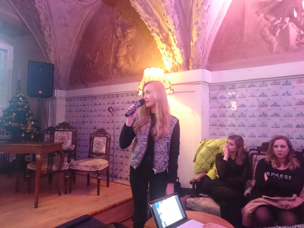 newspoint_pl's tweet photo. Trwa Kawiarenka Nowych Mediów! Sylwia z Newspoint opowiada o metodach badań w internecie! #teamNewspoint https://t.co/a00IQDXByb