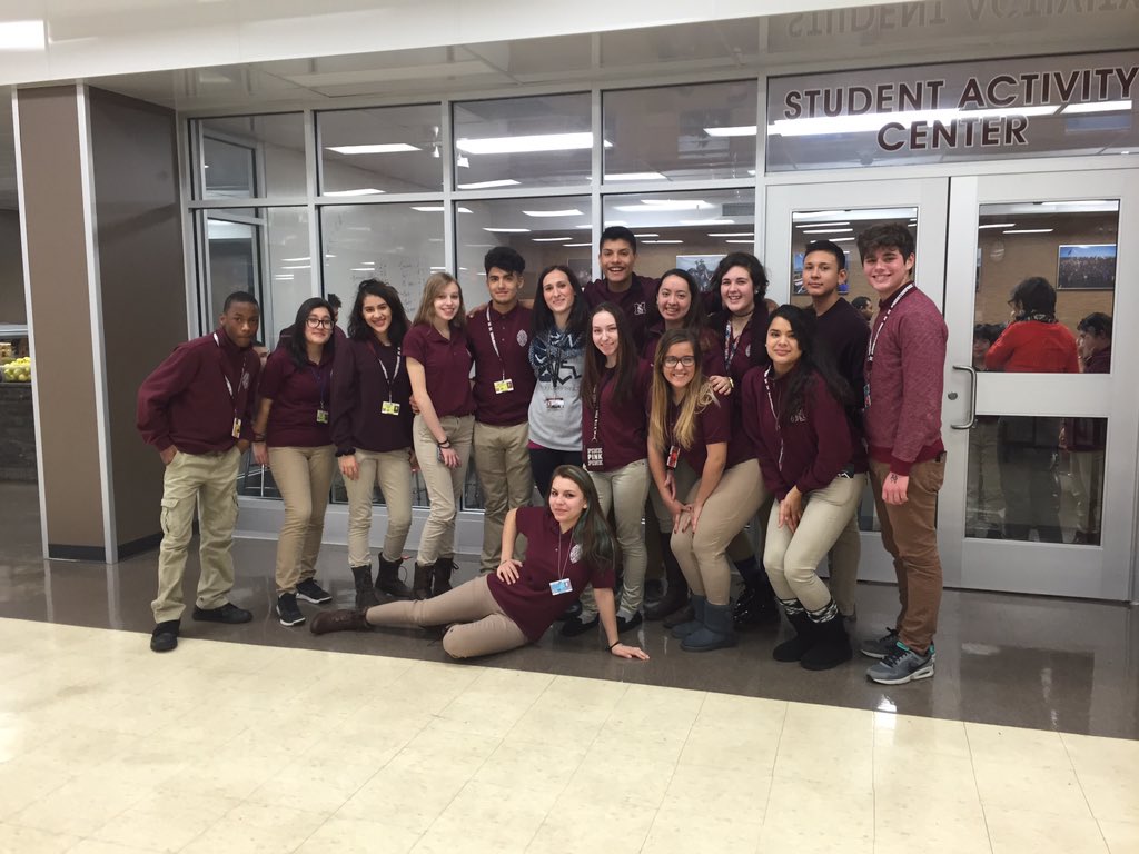 ms_calcagno's tweet photo. Peer buddies! Thanks for making this morning great! 🍪☕️ #mortonpride #jsmbestbuddies https://t.co/5aZU3oxi1y