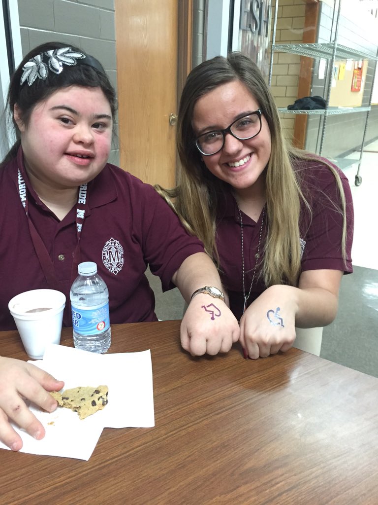 ms_calcagno's tweet photo. Hot chocolate and cookies with our Buddies! 🍪☕️ #mortonpride #jsmbestbuddies #dayofacceptance https://t.co/KhX2nWdlxp