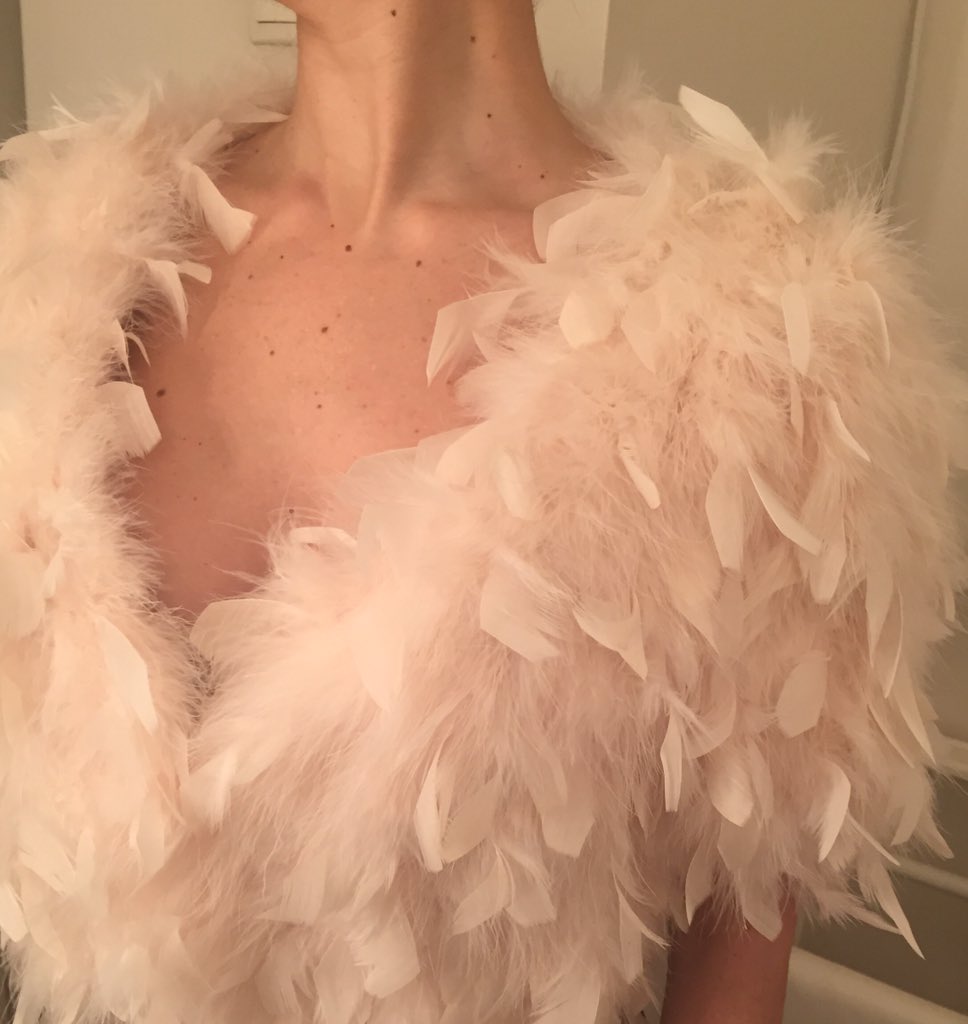 Hava çok soğuk ama kış gelinleri düğüne giderken üşümek zorunda değil 👍🏻 #bolero #etol #warm