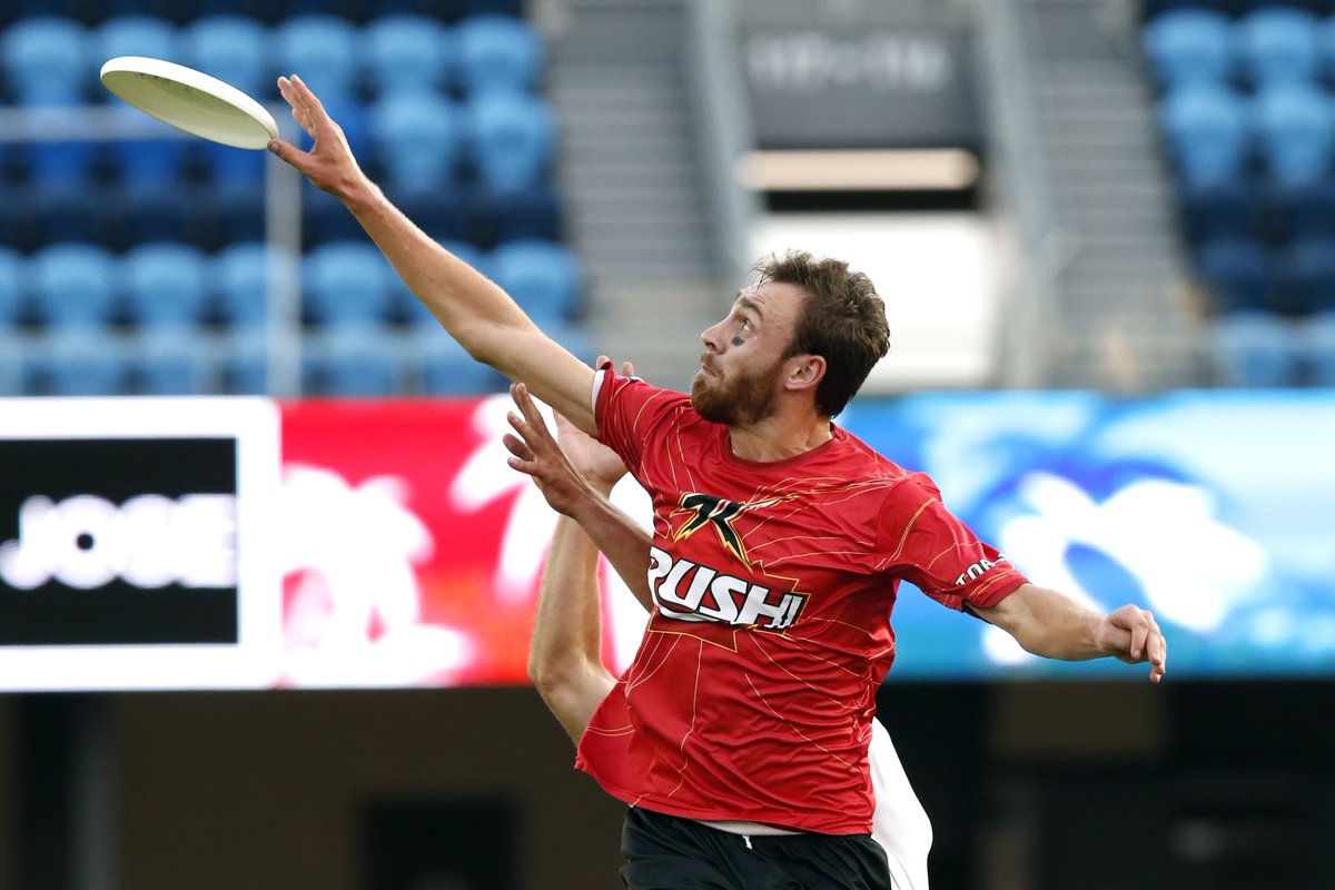 Congrats to <a href="/isaiahtmk/">isaiah Masek-kelly</a> of the <a href="/TorontoRush/">Toronto Rush</a> for winning @Ultimate_Canada's 2015 Male Athlete of the Year award!