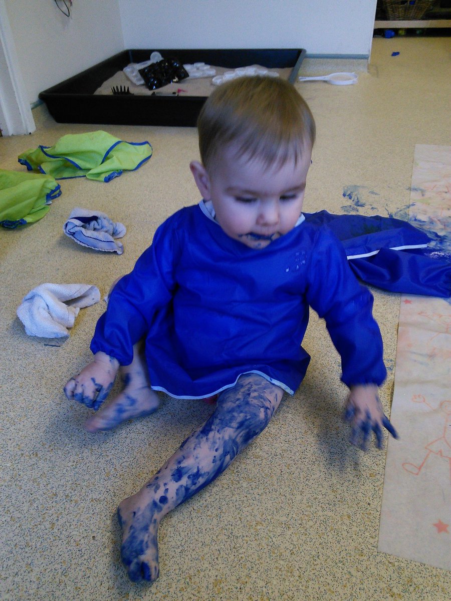 snapbroadwood's tweet image. Look how much fun I had painting today #messy #makingmymark #legsarebetterthanpaper @simongoodyear @OverthinkTdrink