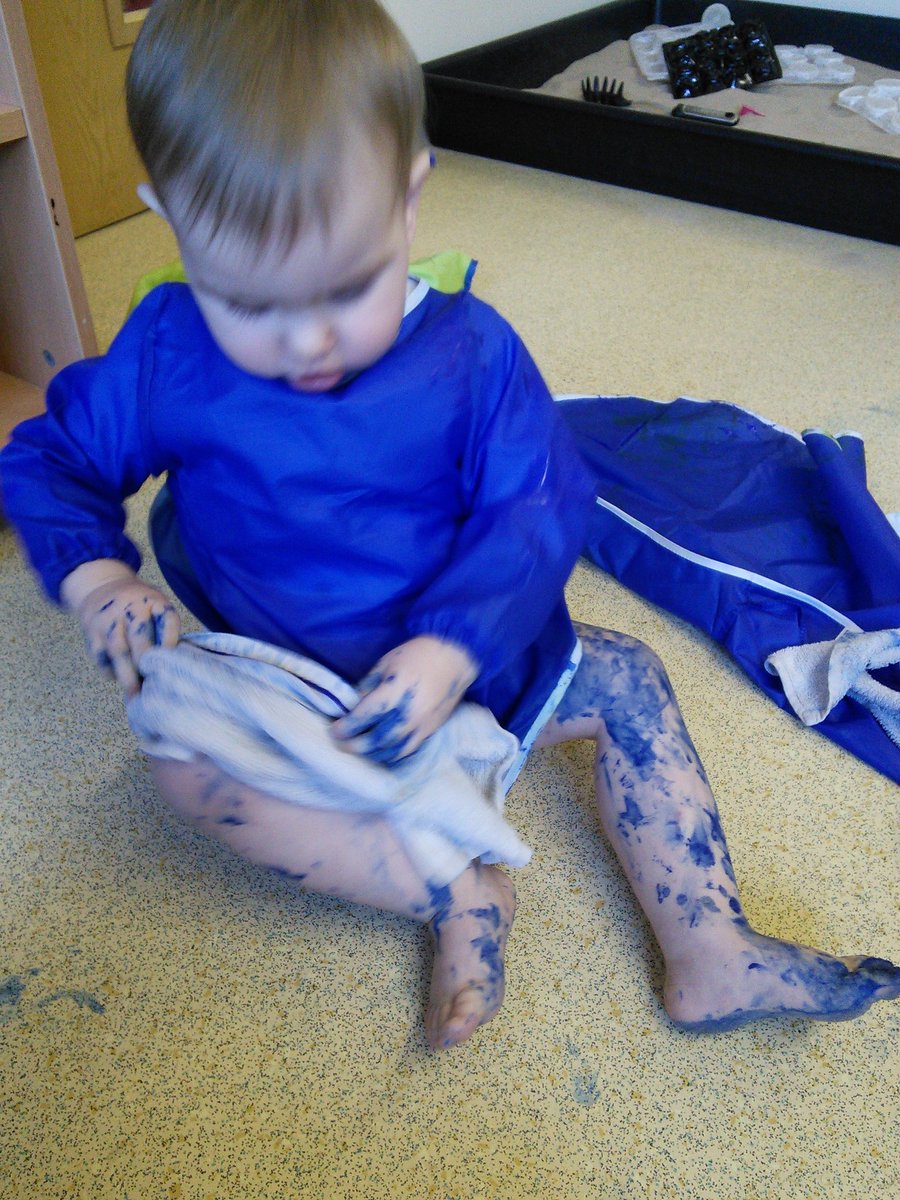 snapbroadwood's tweet image. Look how much fun I had painting today #messy #makingmymark #legsarebetterthanpaper @simongoodyear @OverthinkTdrink