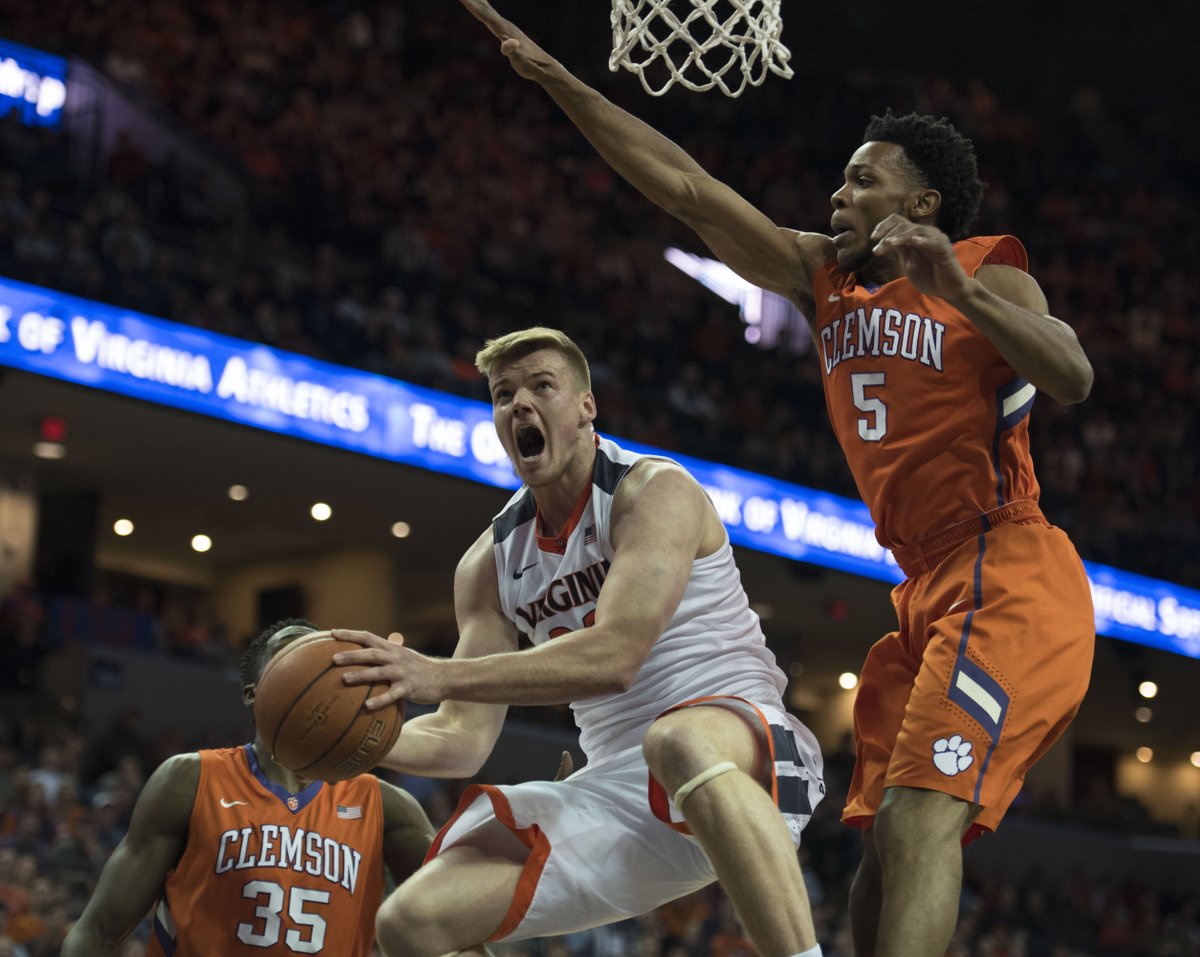 CavDailyPhoto's tweet photo. Photo Album: ​Virginia tames Tigers, 69-62: https://t.co/tCprT1nI05 https://t.co/47bZRwPdb5