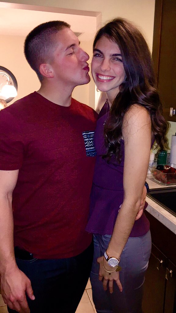 savstevenson23's tweet photo. HAPPY BIRTHDAY to one of my favorites to come out of Flanagan,IL! Miss you @Aivey25! Hope you have a fab day 💁🏻🤗💃🏻 https://t.co/2NPt5NU3D0