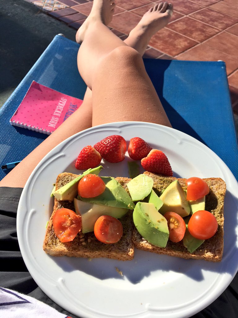 Dolly2racer's tweet image. I raise your Yop &amp;amp; Pringles / biscuits post ride feeds @Oops_I_fell @jadnoble1 This is a winner #Mullered 😴 #BigSesh