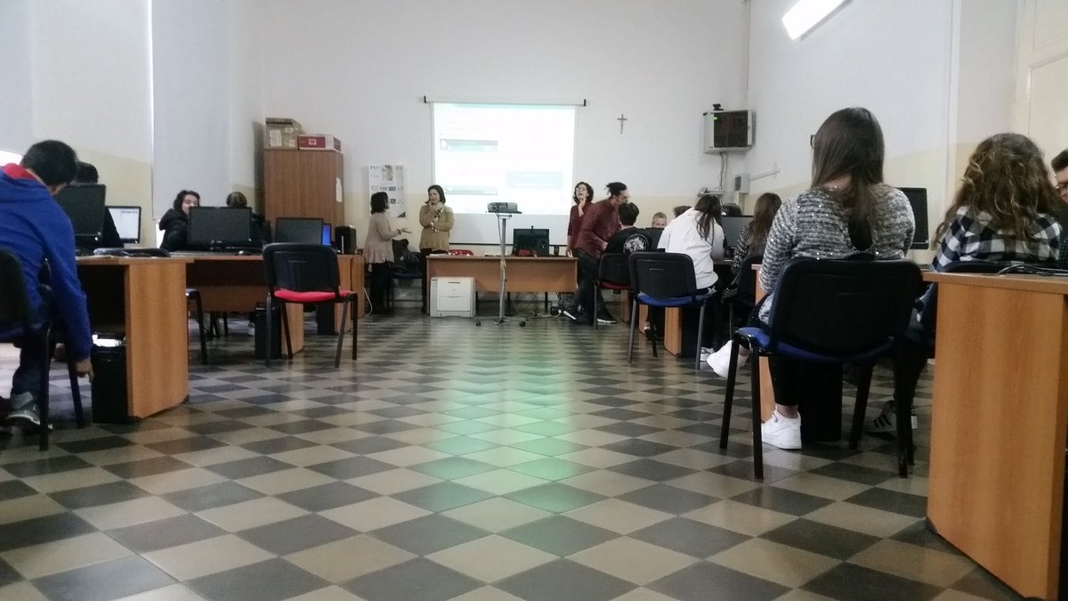 OCMarioPaganoCB's tweet photo. Lavoro in corso! #Campobasso #EnergiaRinnovabile #ASOC1516 https://t.co/PxTgyDLTty