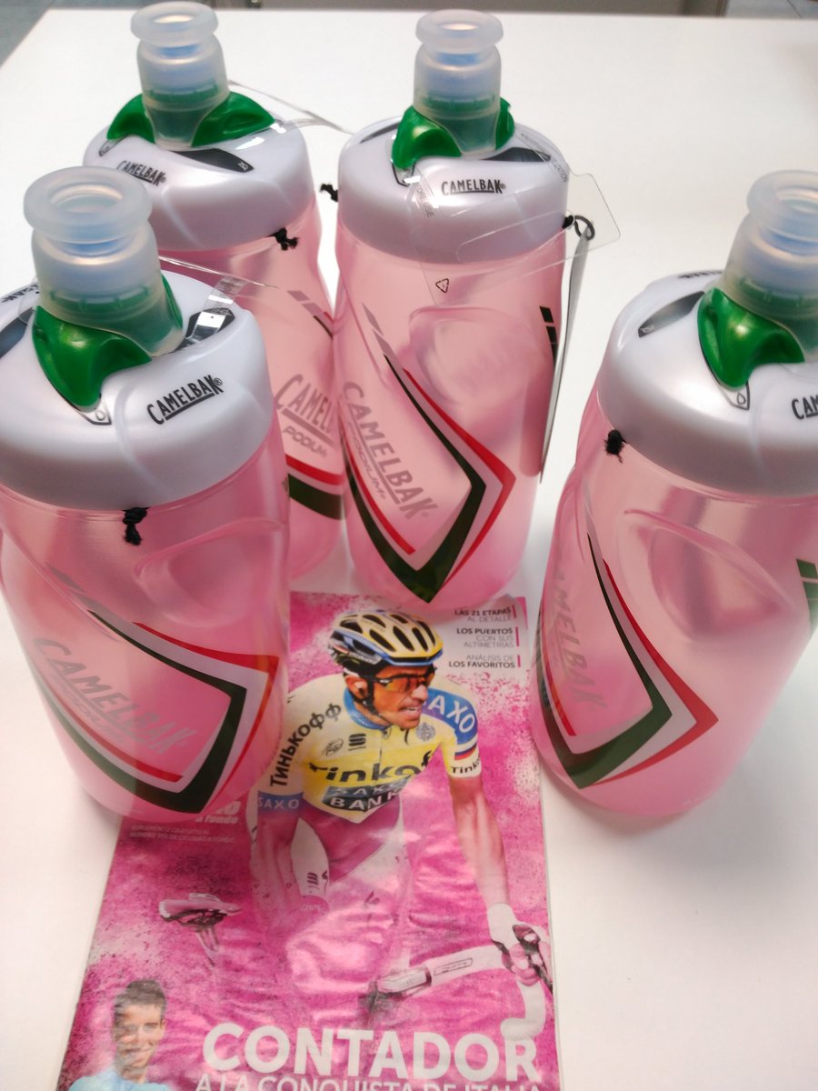 Ciclismoafondo_'s tweet image. Sorteamos 4 fantásticos bidones Camelback Podium edición Giro de Italia entre aquellos que hagan RT de este tweet.