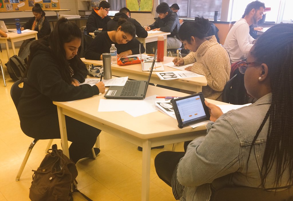 SocialSciRHSS's tweet photo. What an exam looks like in @BreenMrs's #RHSScgw class. Next step, 1on1 interviews #RowsWeDontNeedRowsWhereWeAreGoing https://t.co/xJyJBg4Ay1