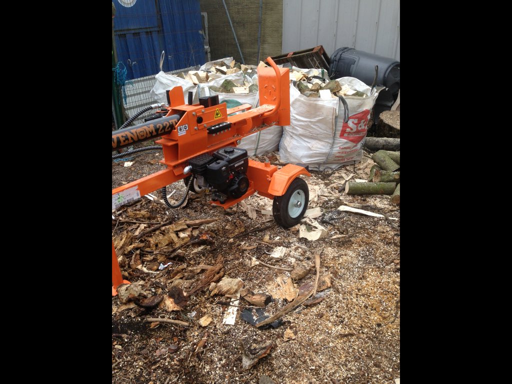 tree_access's tweet image. Mobile log splitting service available, refer to our web site totaltreeaccess.co.uk