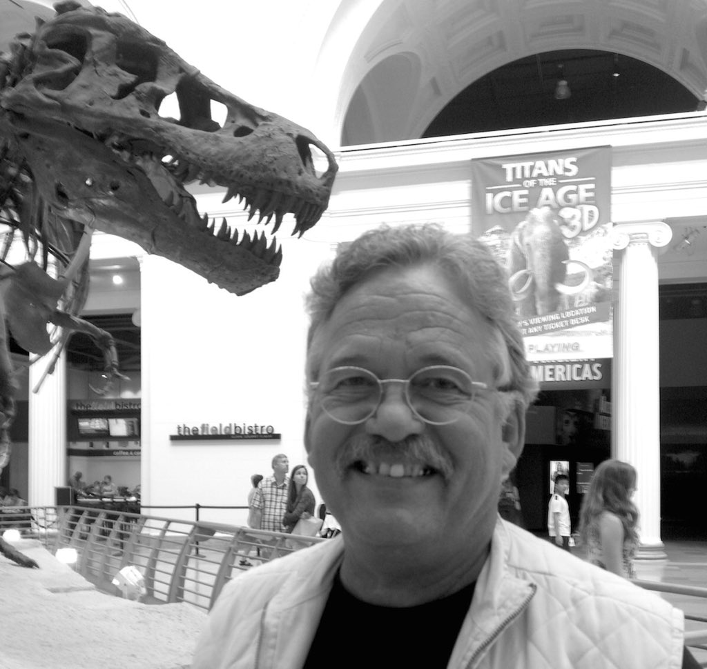 lindsayrwarren's tweet photo. A boy & his dino #museumselfie day @FieldMuseum @Dinosaur_13 #PeterLarson & #SuetheTrex https://t.co/uH9QGDa8b0