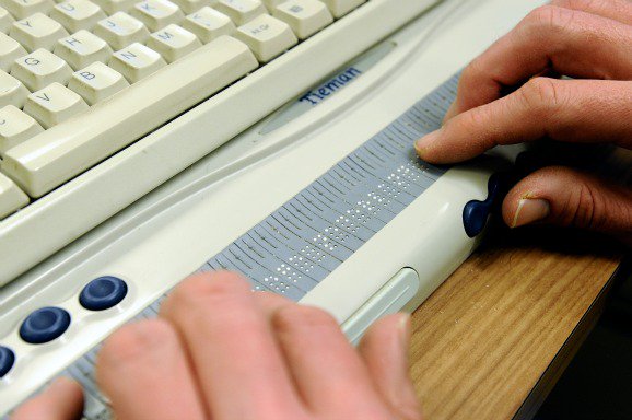 BNR's tweet photo. #Blinden blijken ideale werknemers voor callcenters, weet #URConnected in Ermelo: https://t.co/xKfwP6lWme https://t.co/Ur5P9D3yNc