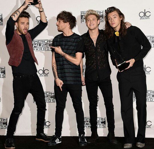 1DragMeDown0's tweet photo. #OneDBestFans2016 #WMYB1Billion #WMYBWEEK #OneDirection https://t.co/SdvjEt4N4L