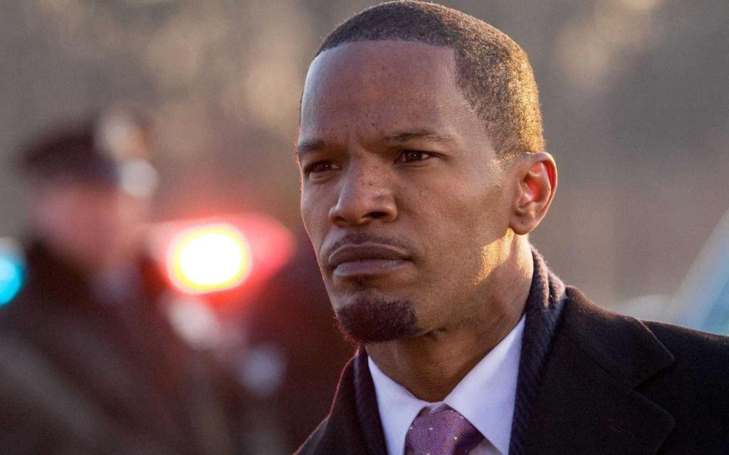 The_Currant's tweet image. Jamie Foxx saves man from burning vehicle. thecurrant.com/index.php/2016…