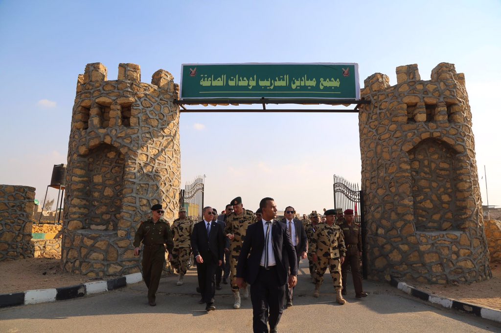 وزير الدفاع العراقي يزور هيئة التسليح المصري CZLkhnvWYAAMvi1