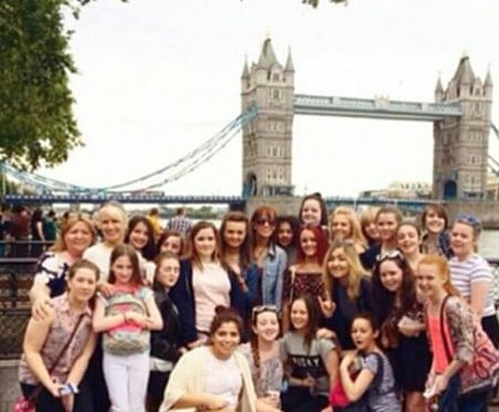 shonadoherty100's tweet photo. Throwback to London with the troops🎶❤ https://t.co/CdrUkIUWlH