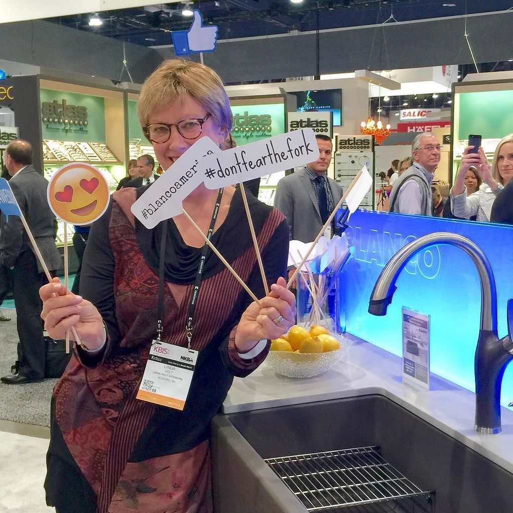 LHoltCreative's tweet photo. #blancoikonrocks #kbisselfie #KBIS2016 #blogtour #blogtourkbis #blogtourvegas #designhound… https://t.co/5HxbGuV3pU https://t.co/r2iMhadhye