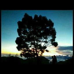 junprayer's tweet image. Simak sampul "Menuju Senja (No Vocal)" ini melalui #Smule: smule.com/p/439548698_25… #SingKaraoke