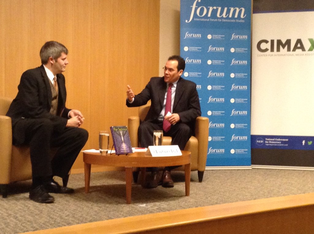 ThinkDemocracy's tweet image. Moving into our Q&amp;amp;A with @pnhoward on the #FutureIoT, moderated by @Walker_CT. Let us know if you have a question!