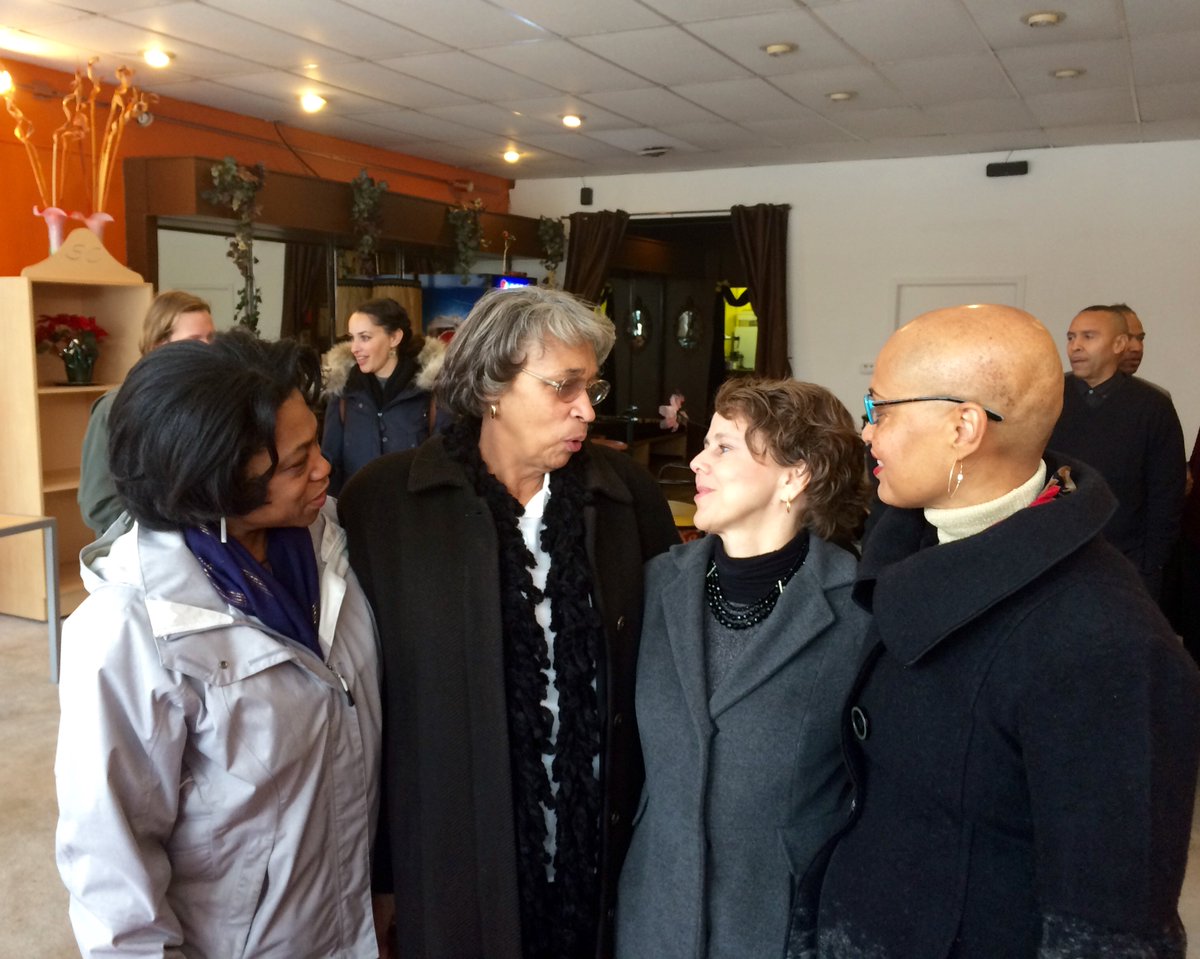 Cecilia44's tweet photo. Met #smallbiz owners &amp; advocates on #Detroit's Livernois Ave- great 2 talk w/ these successful female entrepreneurs! https://t.co/5LaEgPxTGA
