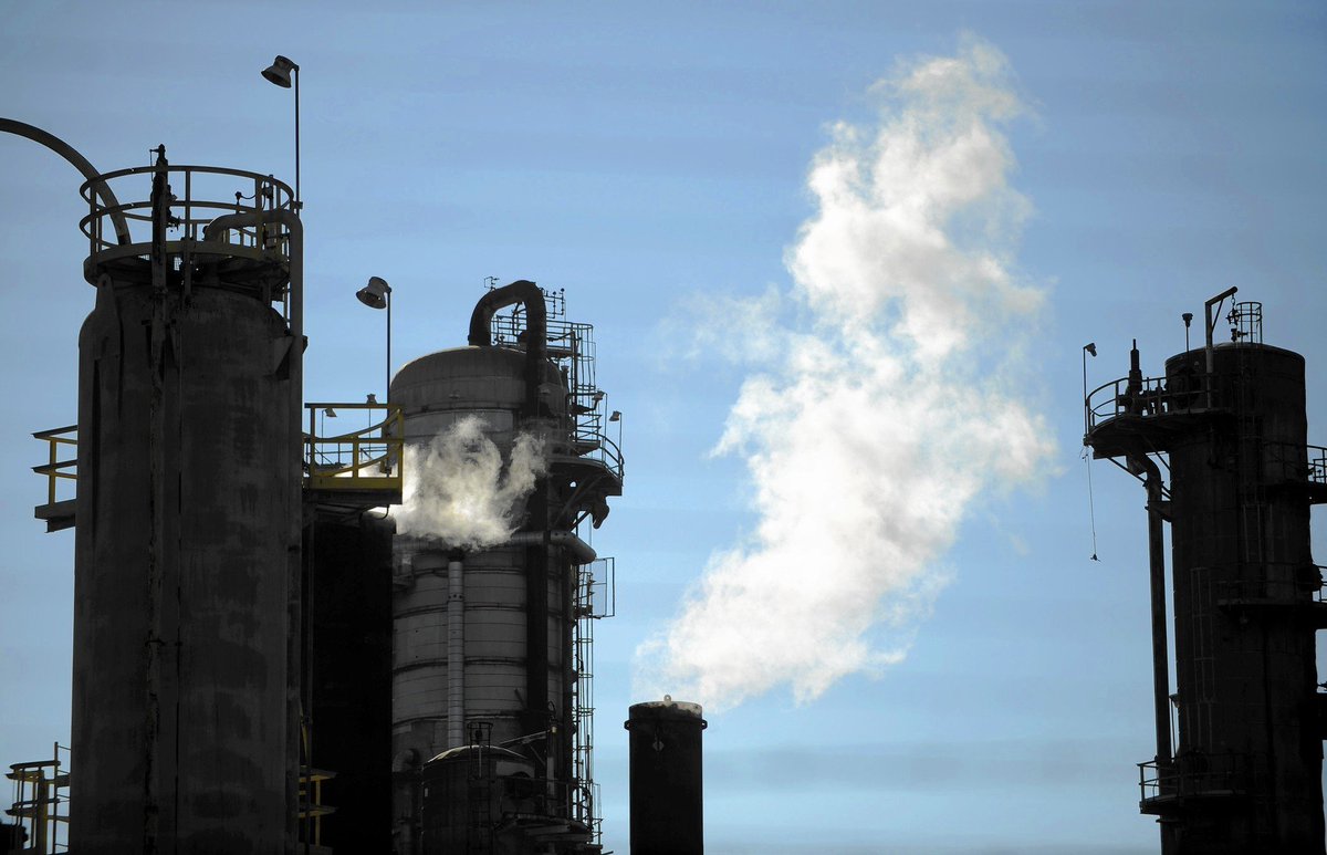 350's tweet photo. California to investigate whether ExxonMobil lied about climate change risks #ExxonKnew https://t.co/85mu9crCZV https://t.co/RElm5F5JWm