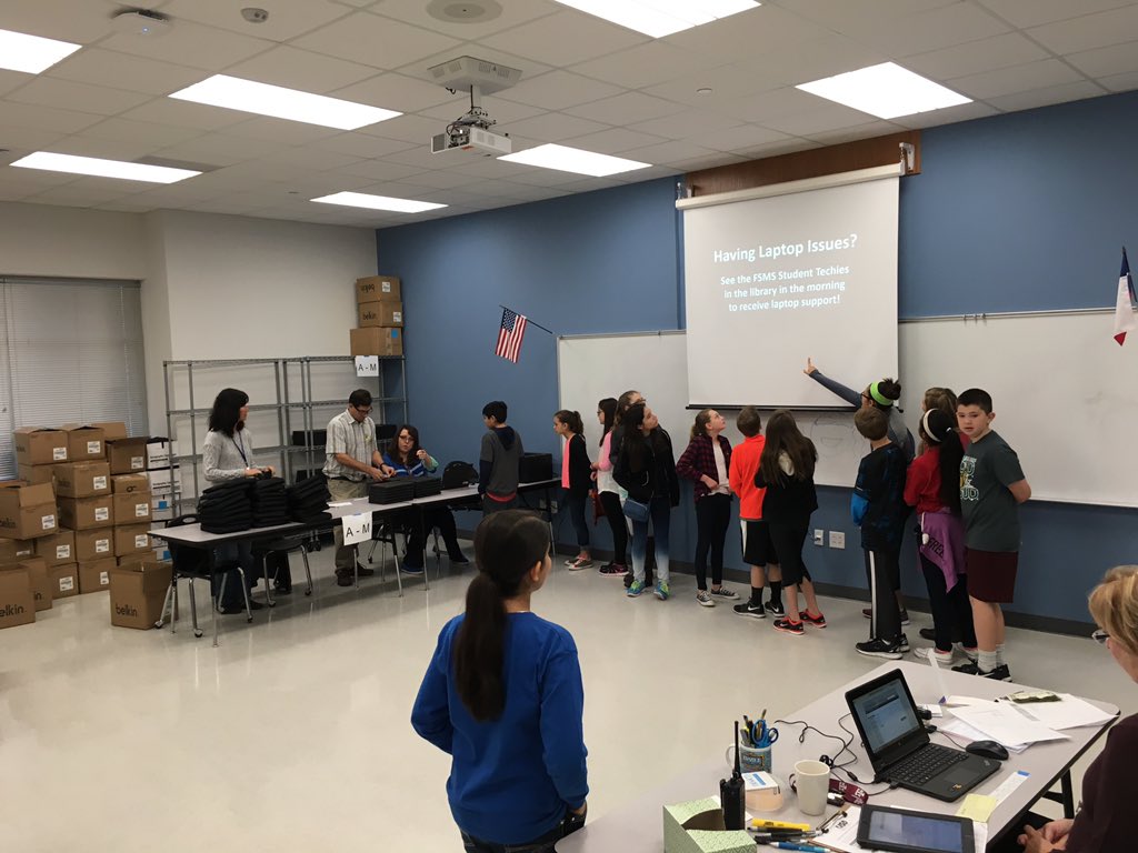 StilesSpartans's tweet image. Thanks to all the volunteers, parent and district, for helping support #mLISD device rollout. #LISDSpartans