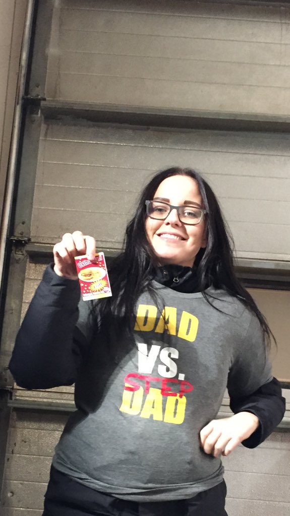 Búnir að afhenta fyrsta vinningin! 
Máltíð á Snæland og bolur frá sambíóunum🙀