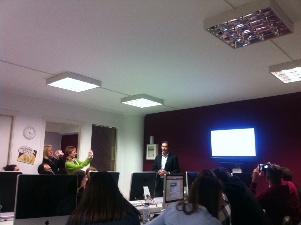 ElisavetVl's tweet photo. #News in #data world #ADanPRLab @tsakarestou thank you #Google 📱💻 https://t.co/ZKv89LRu8n
