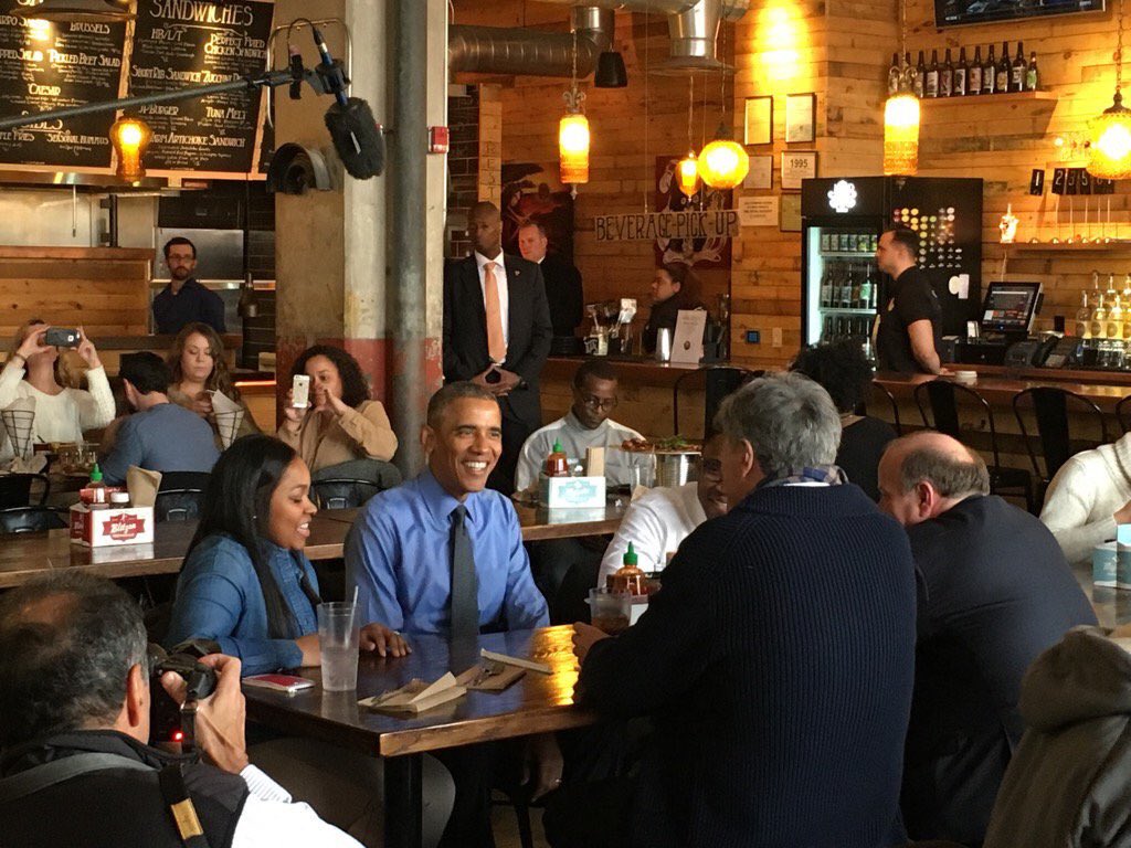 BradGalli's tweet photo. President Obama at the Jolly Pumpkin in Detroit for lunch today. Photo by @jeffmason1. https://t.co/xYZ2g75J4x