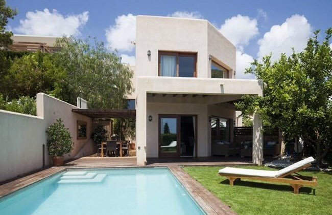 stuzi_pants's tweet photo. Killer #CapMartinet #ibiza2016 villa (sleeps 11) from £5500 per week https://t.co/09xyN1u1xj #ibiza #IbizaTown https://t.co/BrBjt2hEoY
