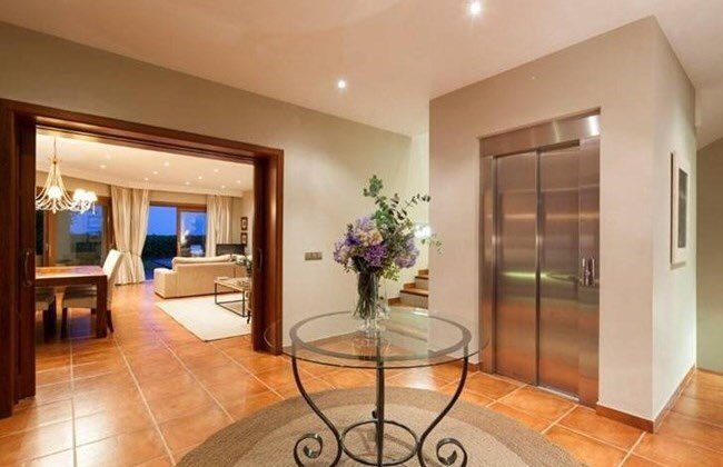 stuzi_pants's tweet photo. Killer #CapMartinet #ibiza2016 villa (sleeps 11) from £5500 per week https://t.co/09xyN1u1xj #ibiza #IbizaTown https://t.co/BrBjt2hEoY