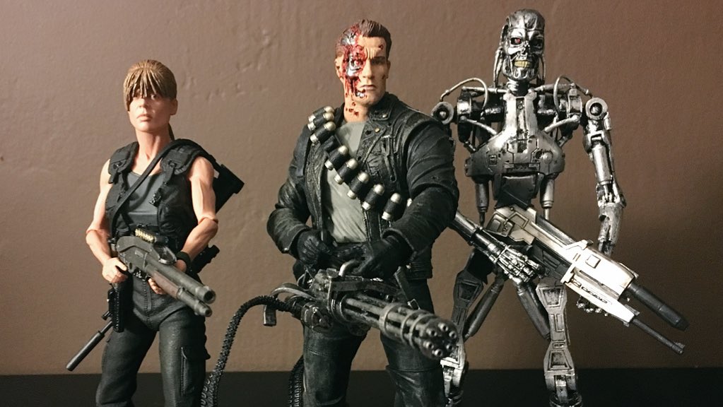 TFReview16's tweet photo. #T2 #UltimateActionFigure #SarahConnor and #T-800 #Arnold is back! Call the vet, these puppies are sick! @NECA_TOYS https://t.co/8udyPS7ZgB