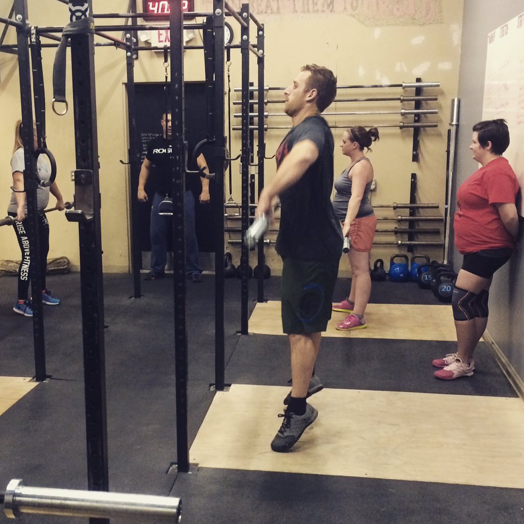 mainlinefitness's tweet image. #snatchpulls #workforit #strongerthanyesterday #earnednotgiven #iwillican #RxClass #mlft #olympiclifting