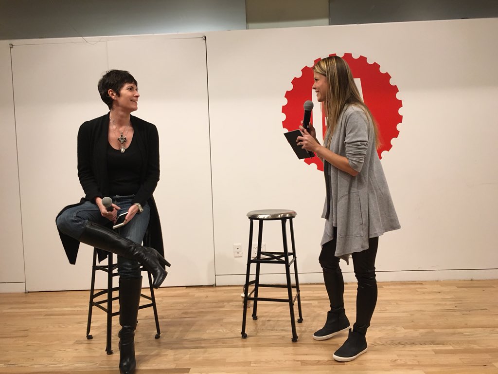 ImTiffanyYu's tweet image. Thank you @fiverr for sponsoring tonight and useful swag! We should chat! #ddreambigger