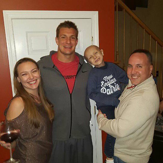 Blue_Archer's tweet photo. Dorian you are truly famous in CHINA NOW #TwoMoreWinsForDorian. #WeAreAllPatriots #Dstrong @Patriots @RobGronkowski https://t.co/e2O8kX69xq
