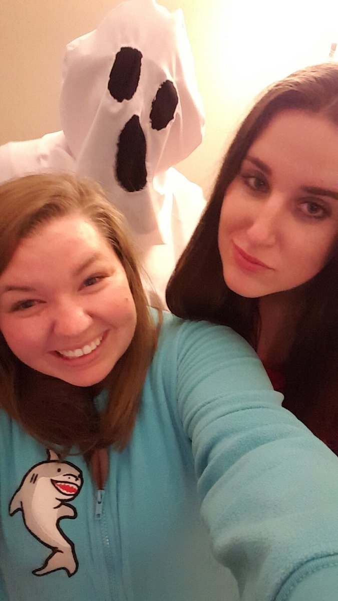 ashleyrandall's tweet photo. It's been too long since I've seen these goons. #MissThis #3BestFriends  @mlagr13 @l_hansonn https://t.co/vQEYI4aSou