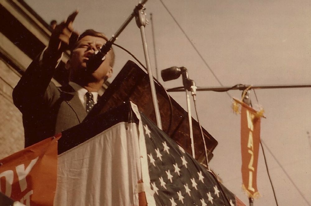 JFKLibraryFdn's tweet photo. We need your help aggregating images &amp; videos documenting JFK’s 1960 campaign for #POTUS https://t.co/zfdYp9IGuR https://t.co/IUG2eRncRj