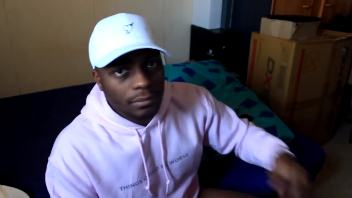 ADragon960's tweet photo. - AHHH TOI AUSSI MET UN JEAN OU UN SHORT!!!
- @josspace : ...Apprécie ou JT'ALLUME
- OK
#jossface https://t.co/uCEsABIn0d