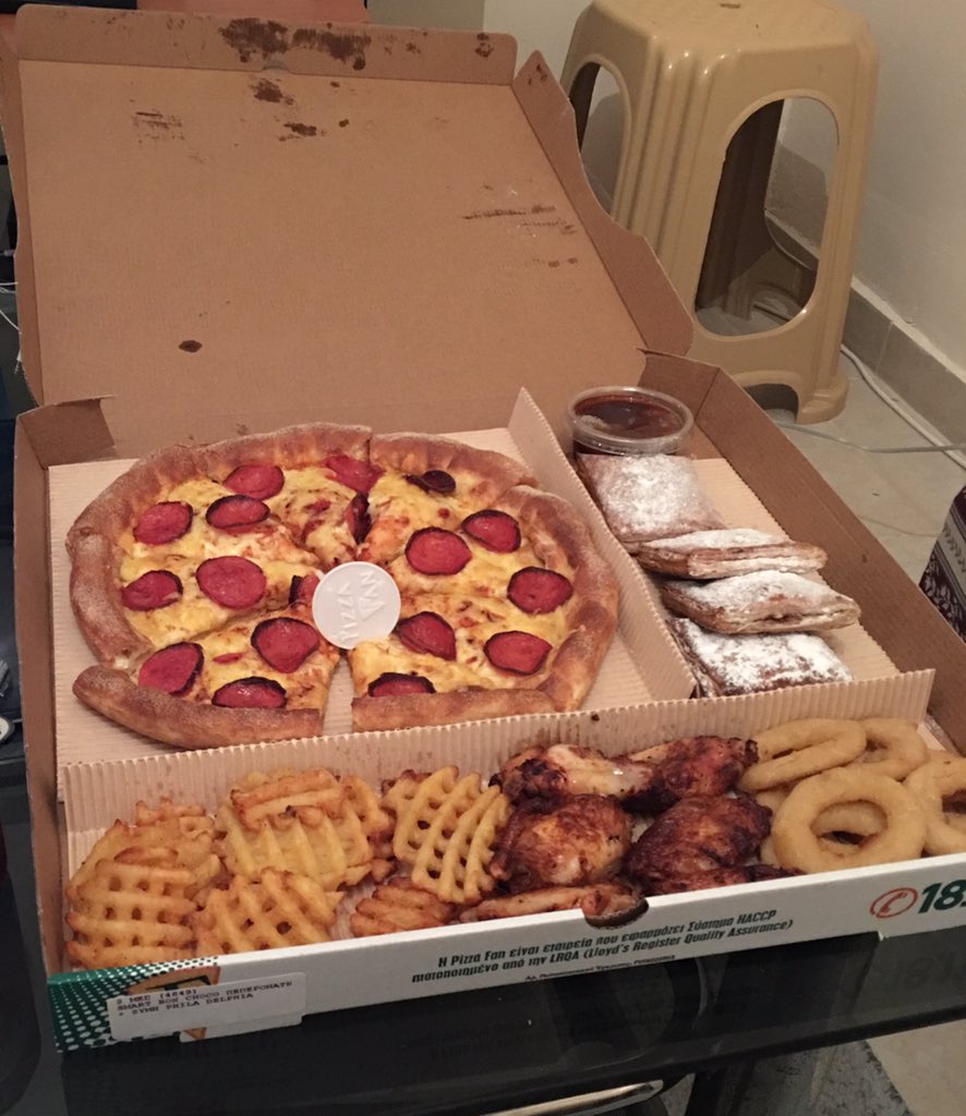 SiggiGunnar's tweet image. Grikkinn er búin að setja nýtt level fyrir mig á pizza tilboðum #feedthebigfella #hlunkur #kransæðarstífla