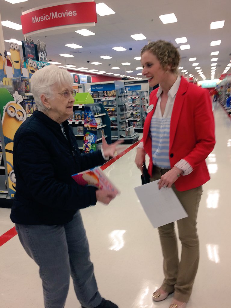 JamieTajii's tweet photo. Amazing=when a guest stops u to tell u how much she ❤️s the helpful, friendly team! Way 2 go T0827! @jenredrose https://t.co/3iV5cztm3o