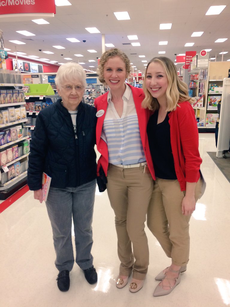 Amazing=when a guest stops u to tell u how much she ❤️s the helpful, friendly team! Way 2 go T0827! <a href="/jenredrose/">Jenna De Ceoursty</a>